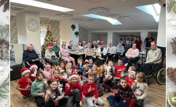 Pierwszaki z wizytą u seniorów